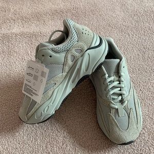 Yeezy 700 Salt Size 5 Brand New- no box